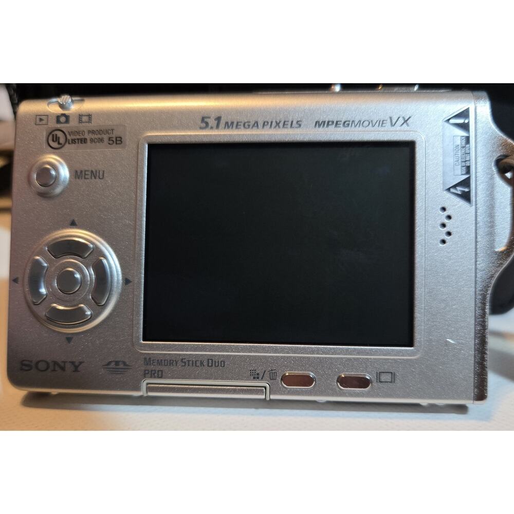 Sony Cyber-shot DSC-T7 Silver Y2K Digicam Bundle 256 Memory Stick Charger TESTED - Picture 4 of 7